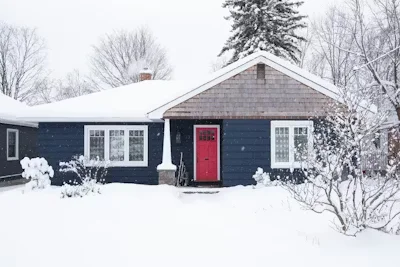 Creating a Winter Wonderland: Contrast Shutter Colors for Homes in Snowy Climates